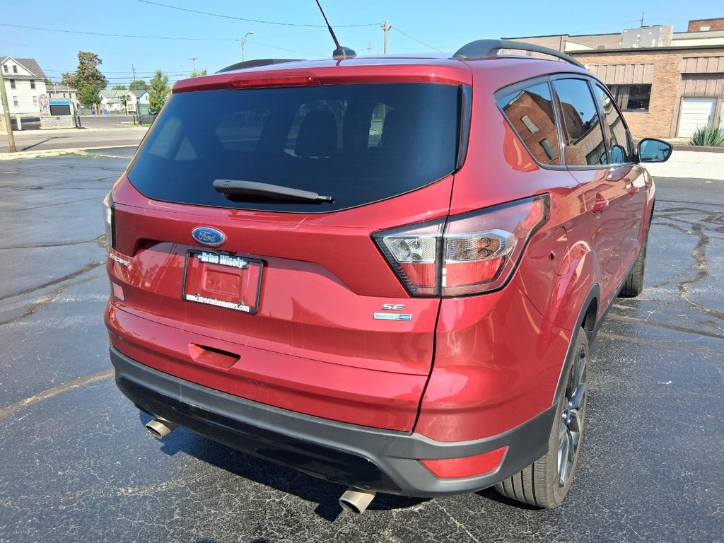 Ford Escape Vehicle Full-screen Gallery Image 05