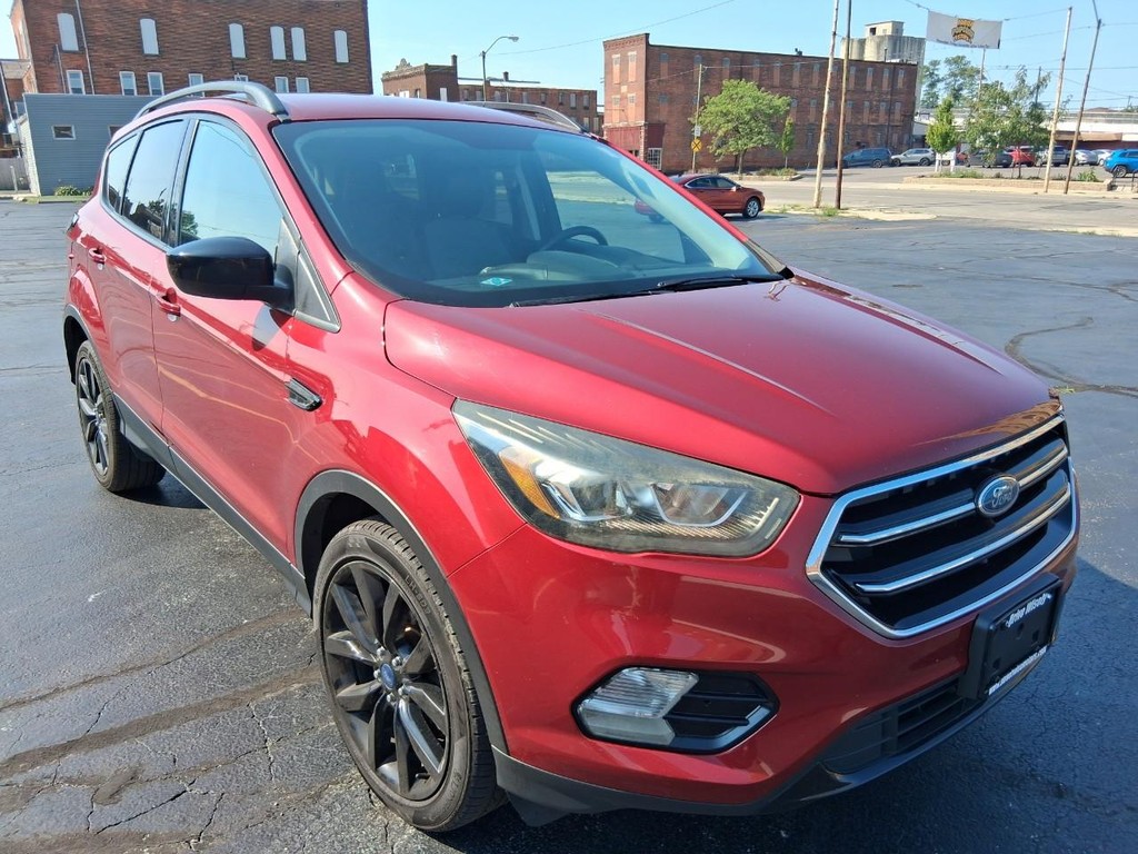 Ford Escape Vehicle Full-screen Gallery Image 07
