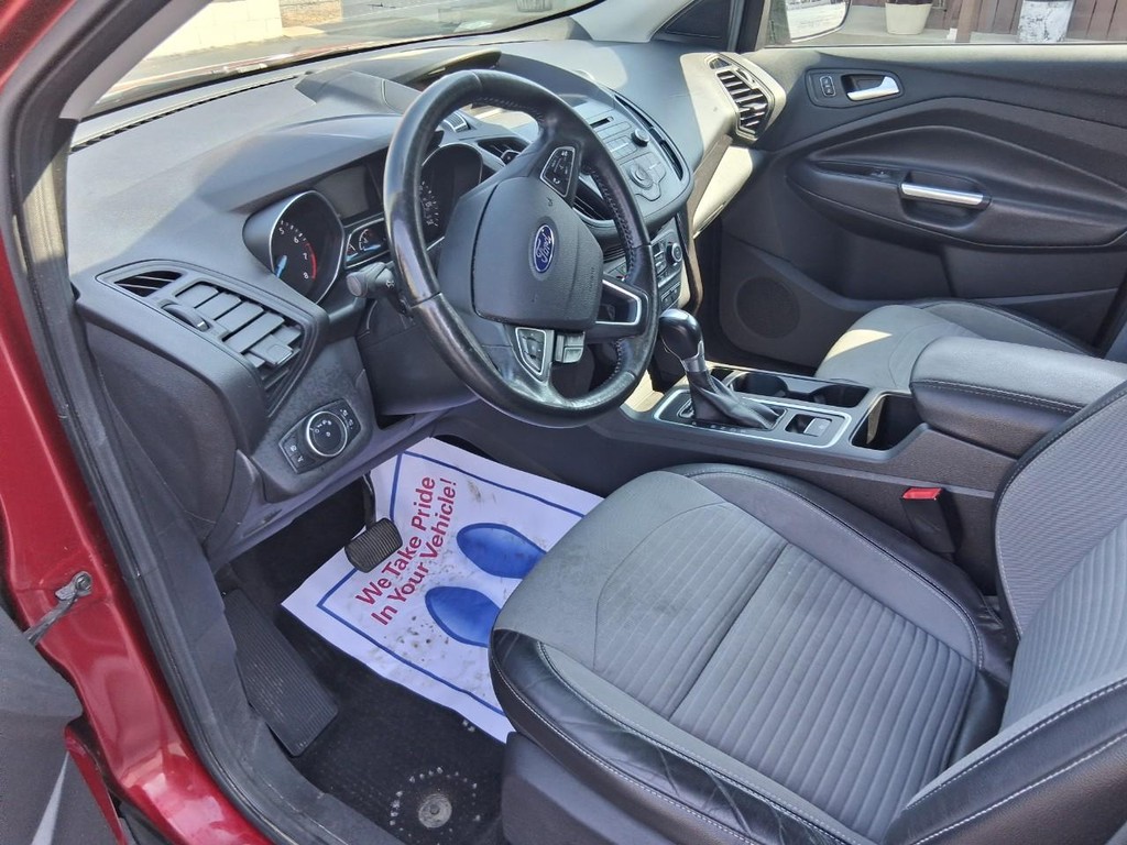 Ford Escape Vehicle Full-screen Gallery Image 09