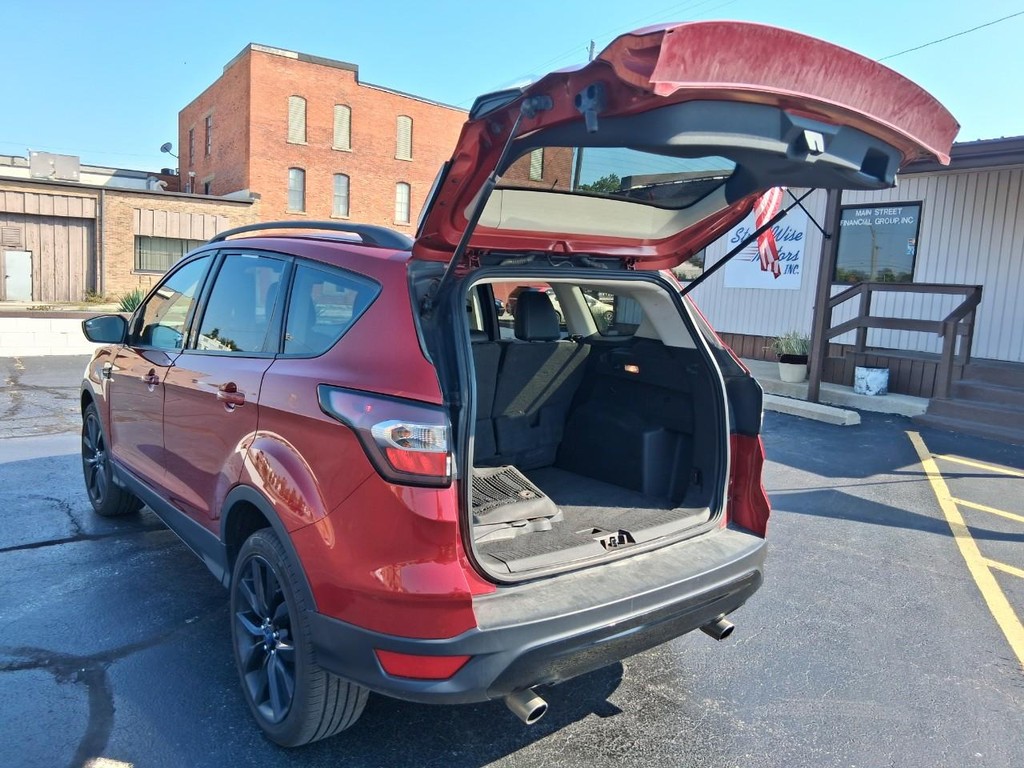 Ford Escape Vehicle Full-screen Gallery Image 11