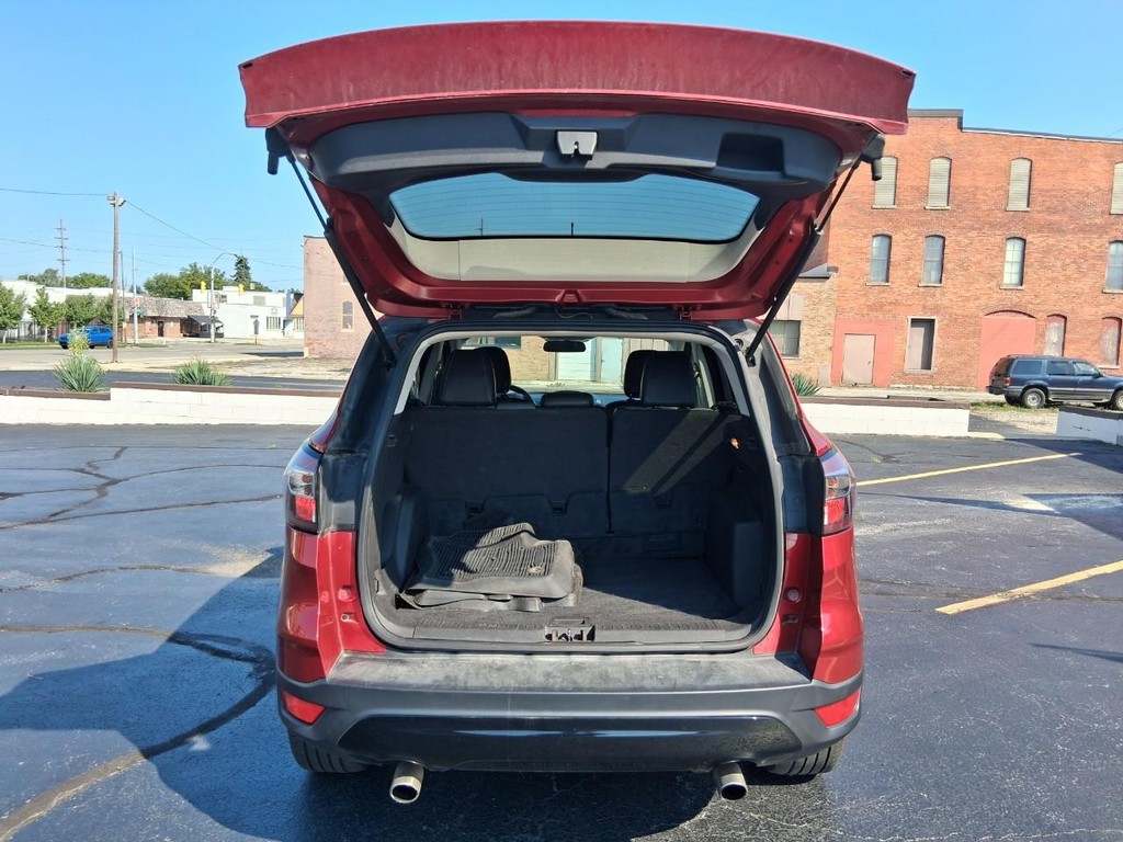 Ford Escape Vehicle Full-screen Gallery Image 12