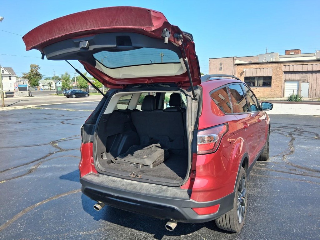 Ford Escape Vehicle Full-screen Gallery Image 13
