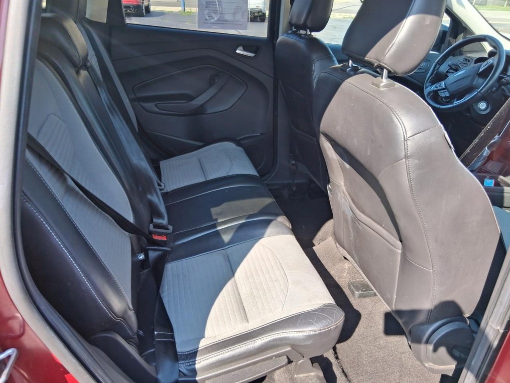 Ford Escape Vehicle Full-screen Gallery Image 14