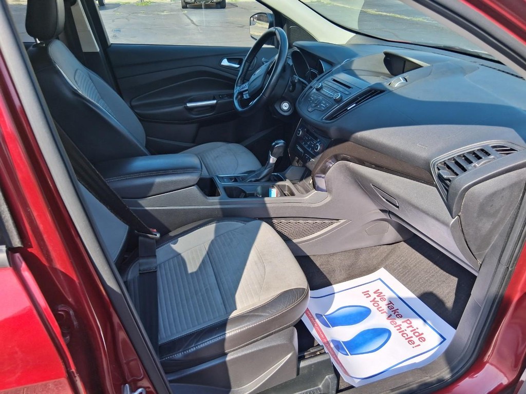 Ford Escape Vehicle Full-screen Gallery Image 15
