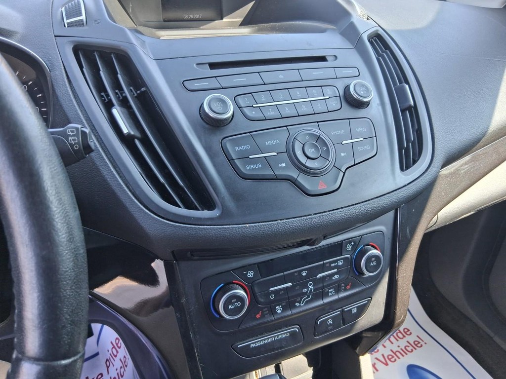 Ford Escape Vehicle Full-screen Gallery Image 17