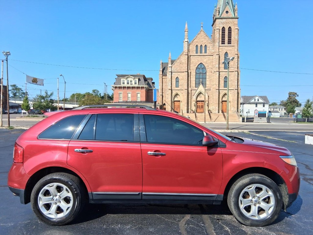 Ford Edge Vehicle Full-screen Gallery Image 06