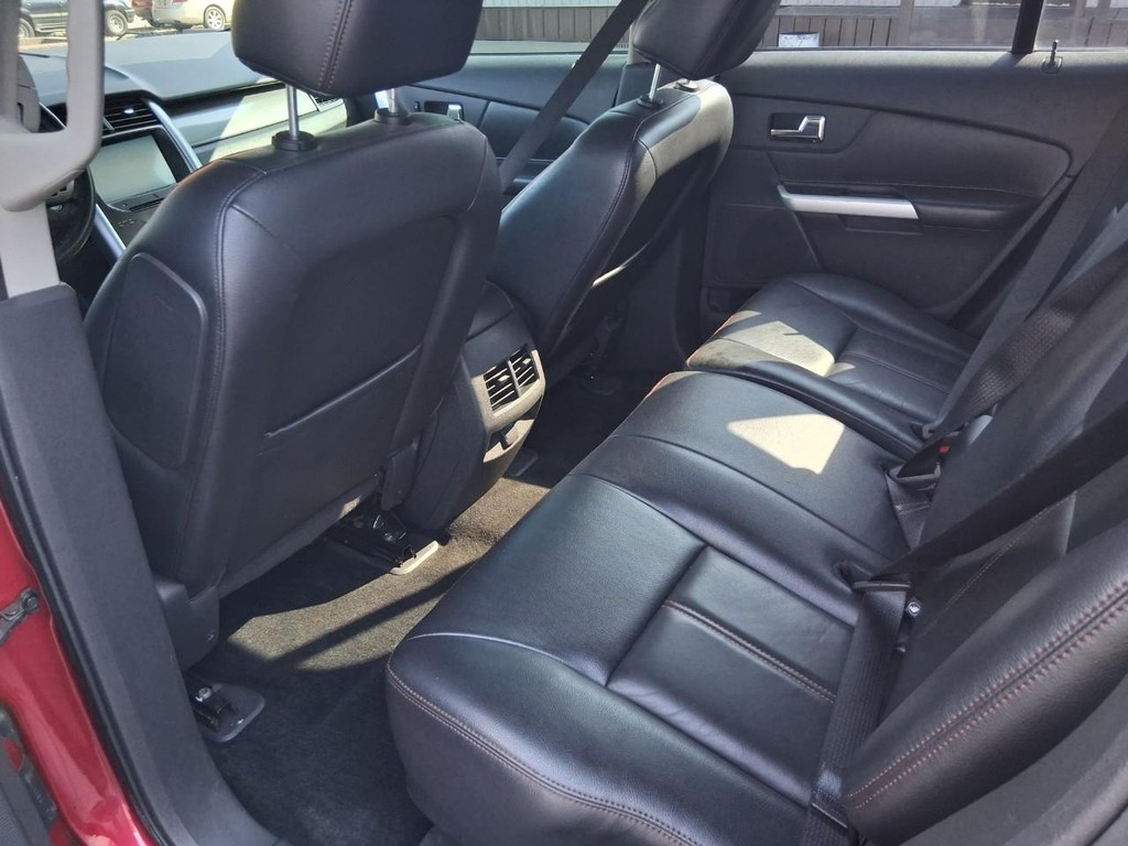Ford Edge Vehicle Full-screen Gallery Image 10