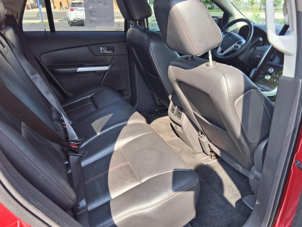 Ford Edge Vehicle Full-screen Gallery Image 14