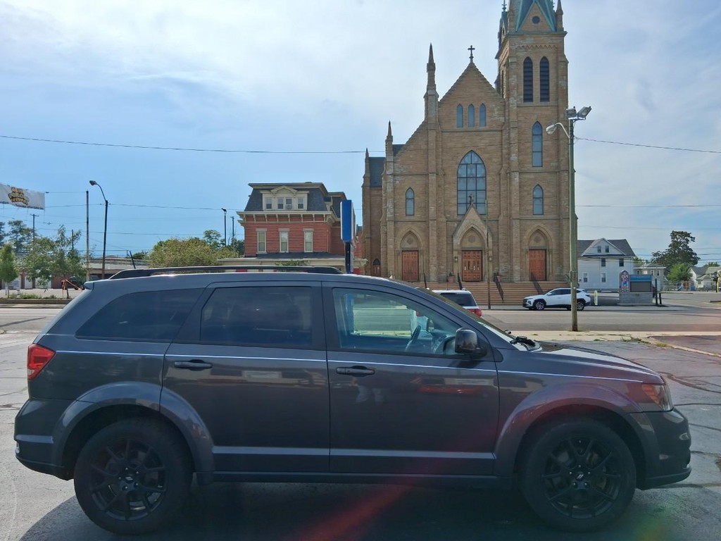 Dodge Journey Vehicle Full-screen Gallery Image 06