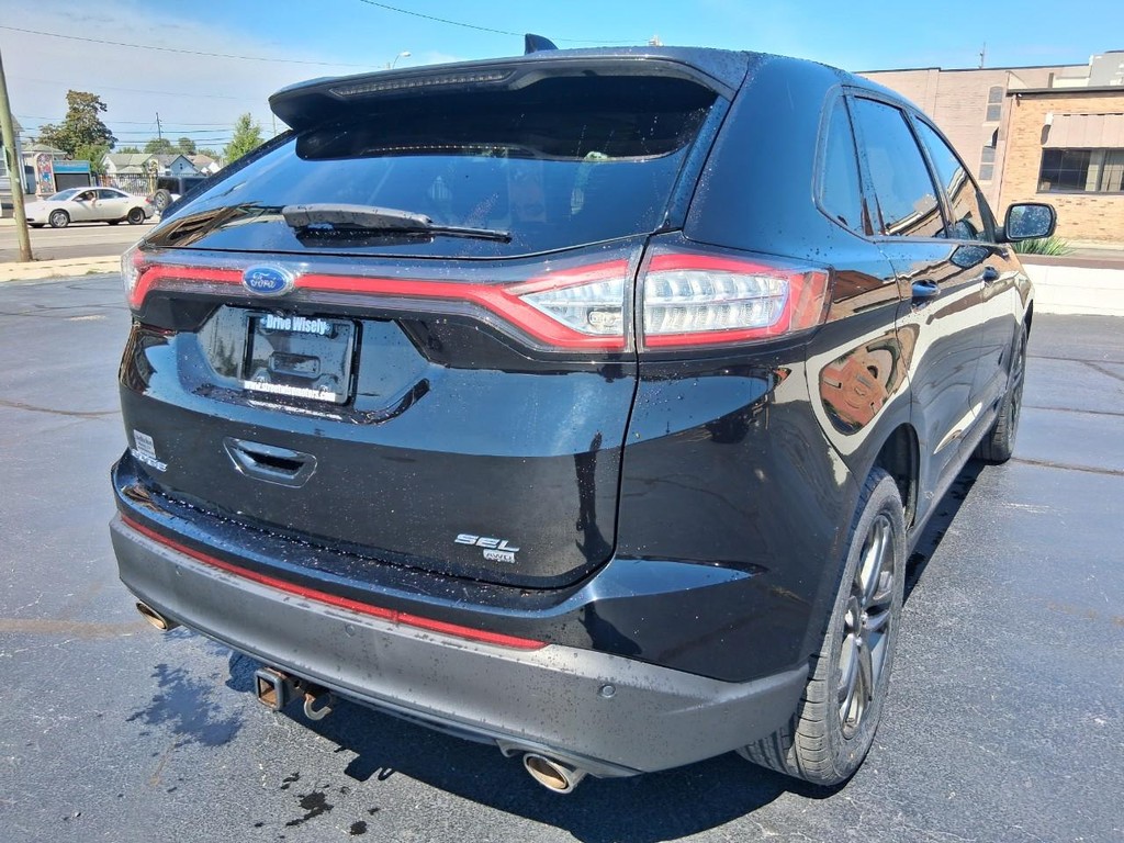 Ford Edge Vehicle Full-screen Gallery Image 05