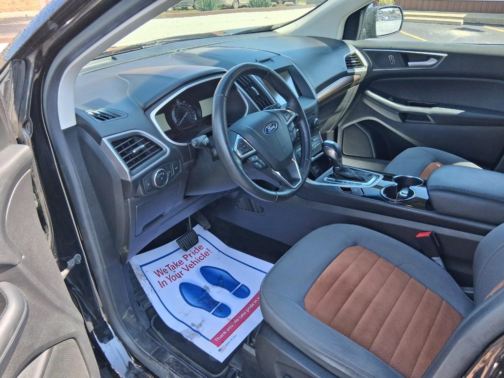 Ford Edge Vehicle Full-screen Gallery Image 09