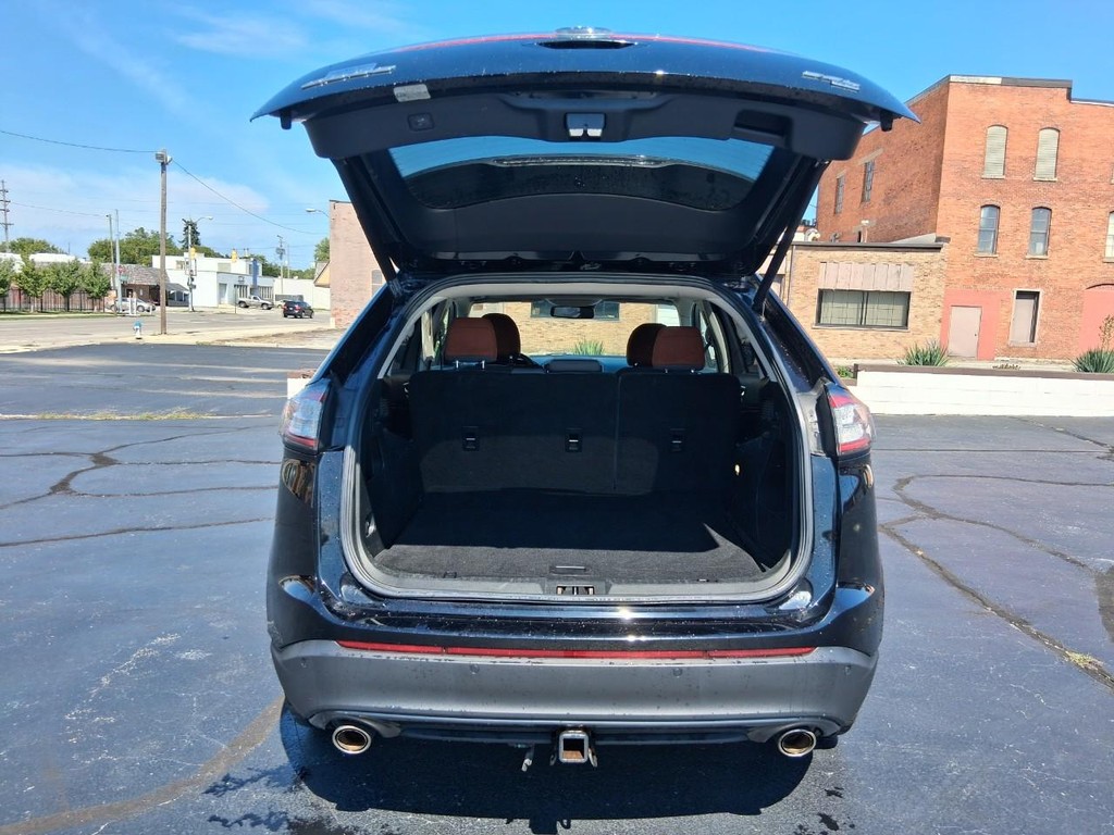 Ford Edge Vehicle Full-screen Gallery Image 12