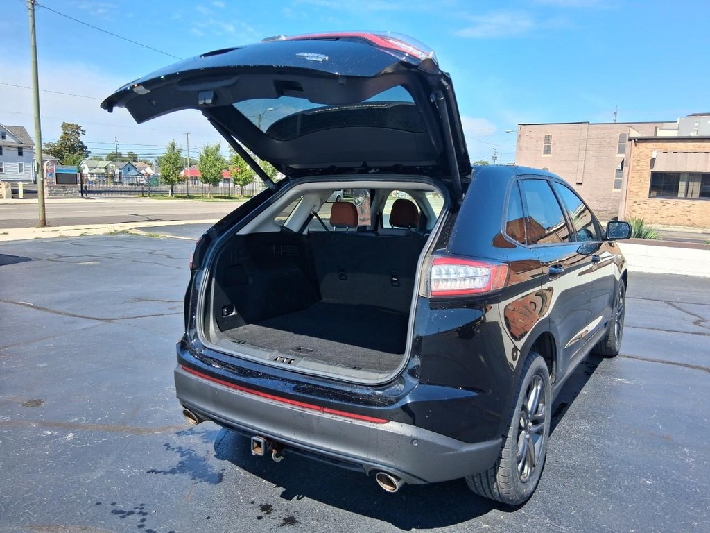 Ford Edge Vehicle Full-screen Gallery Image 13