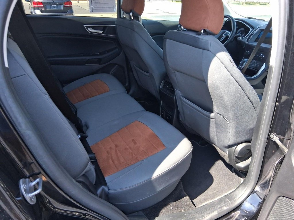 Ford Edge Vehicle Full-screen Gallery Image 14