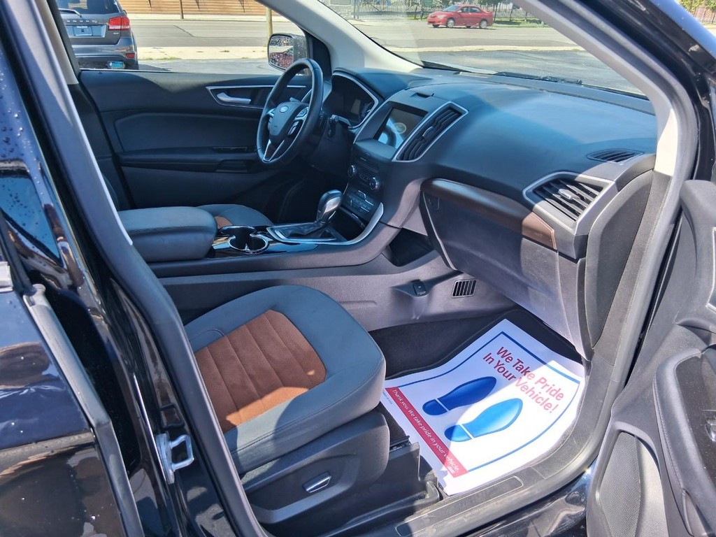 Ford Edge Vehicle Full-screen Gallery Image 15