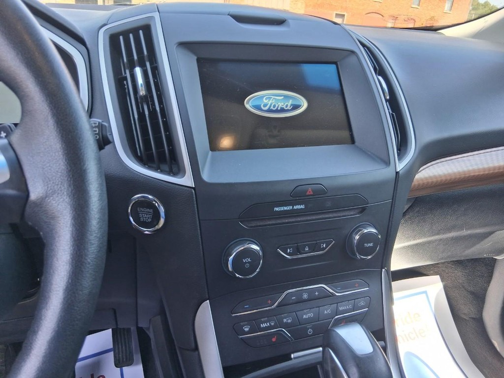 Ford Edge Vehicle Full-screen Gallery Image 17