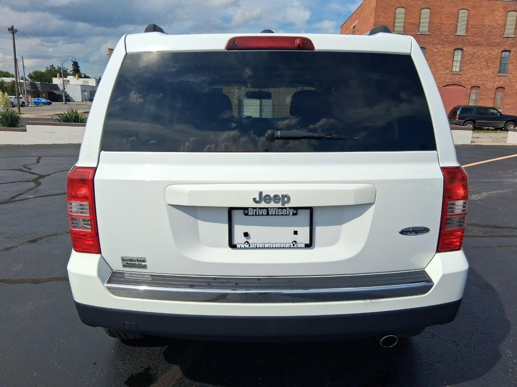Jeep Patriot Vehicle Full-screen Gallery Image 04