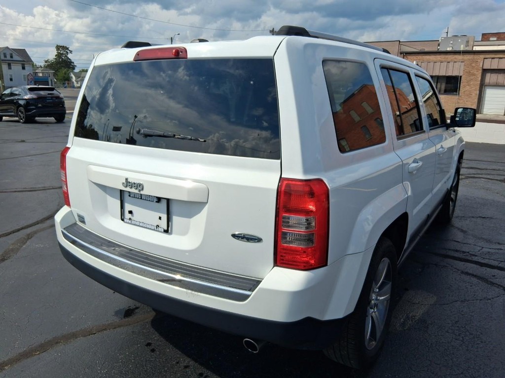 Jeep Patriot Vehicle Full-screen Gallery Image 05