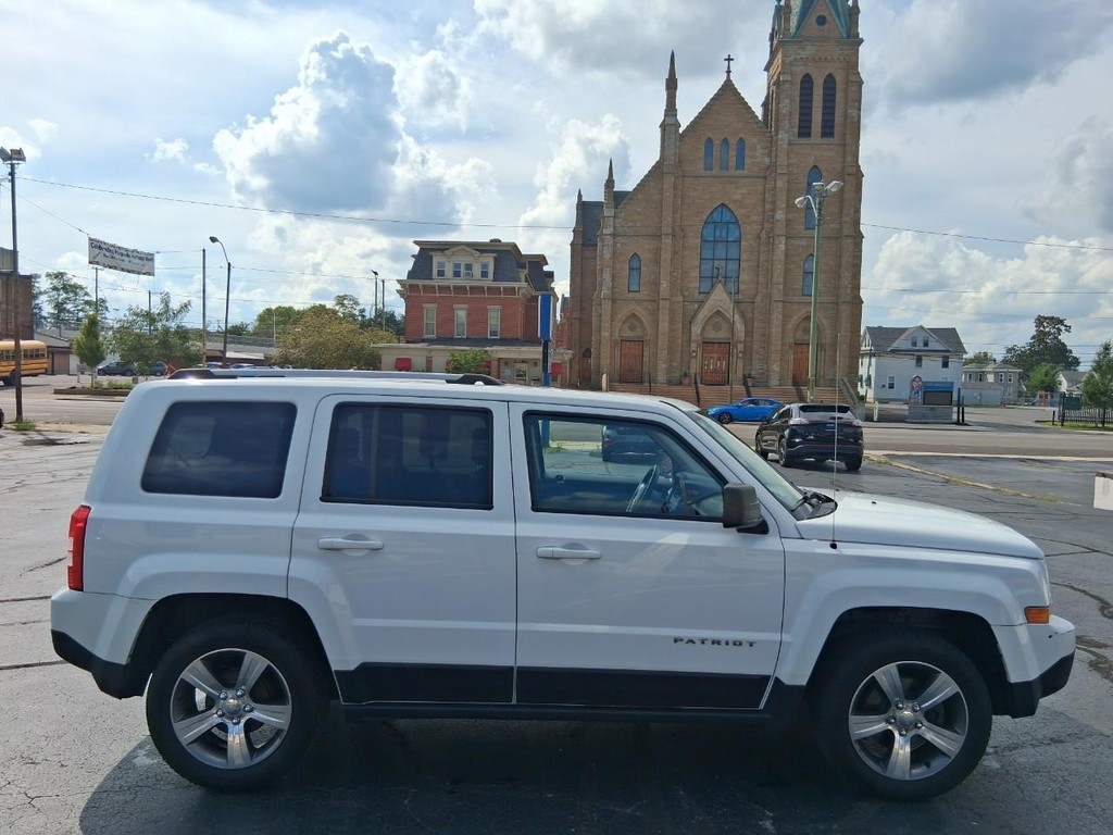 Jeep Patriot Vehicle Full-screen Gallery Image 06