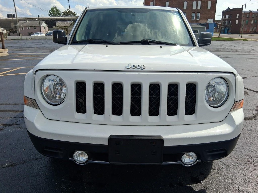 Jeep Patriot Vehicle Full-screen Gallery Image 08