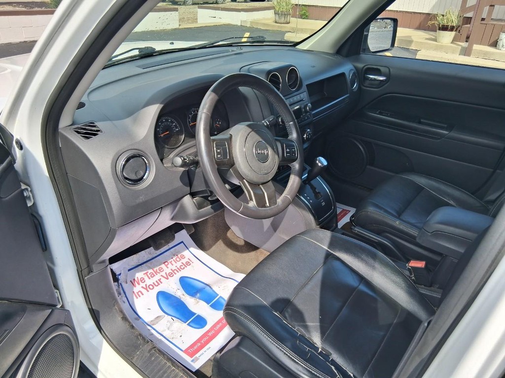 Jeep Patriot Vehicle Full-screen Gallery Image 09