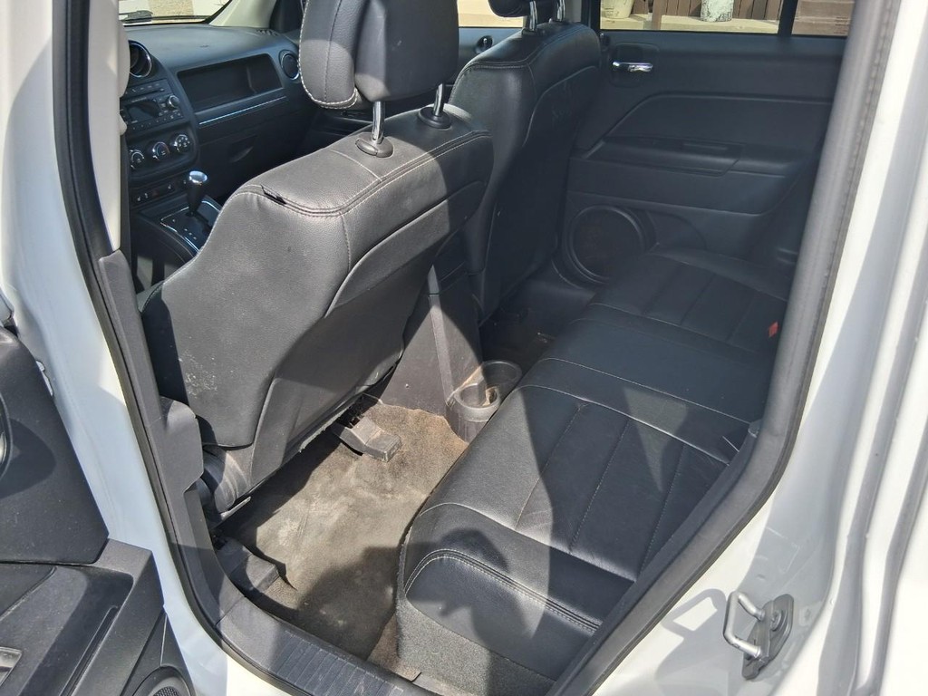 Jeep Patriot Vehicle Full-screen Gallery Image 10