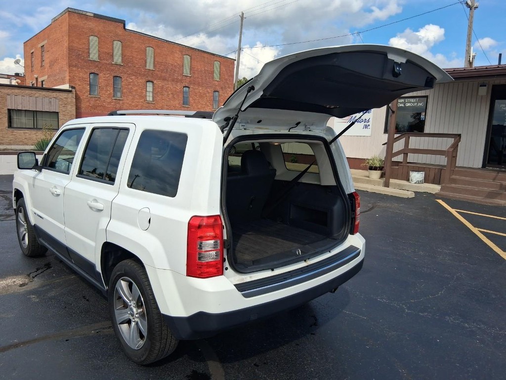 Jeep Patriot Vehicle Full-screen Gallery Image 11