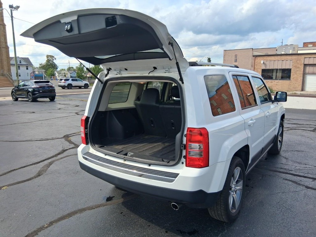 Jeep Patriot Vehicle Full-screen Gallery Image 13