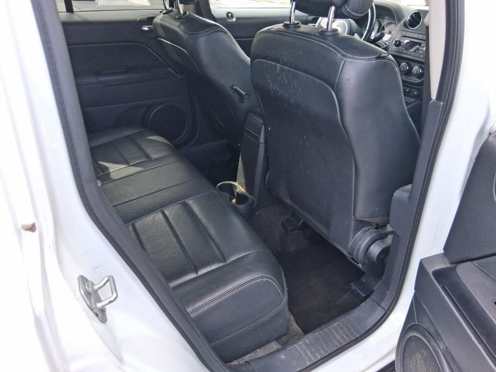 Jeep Patriot Vehicle Full-screen Gallery Image 14