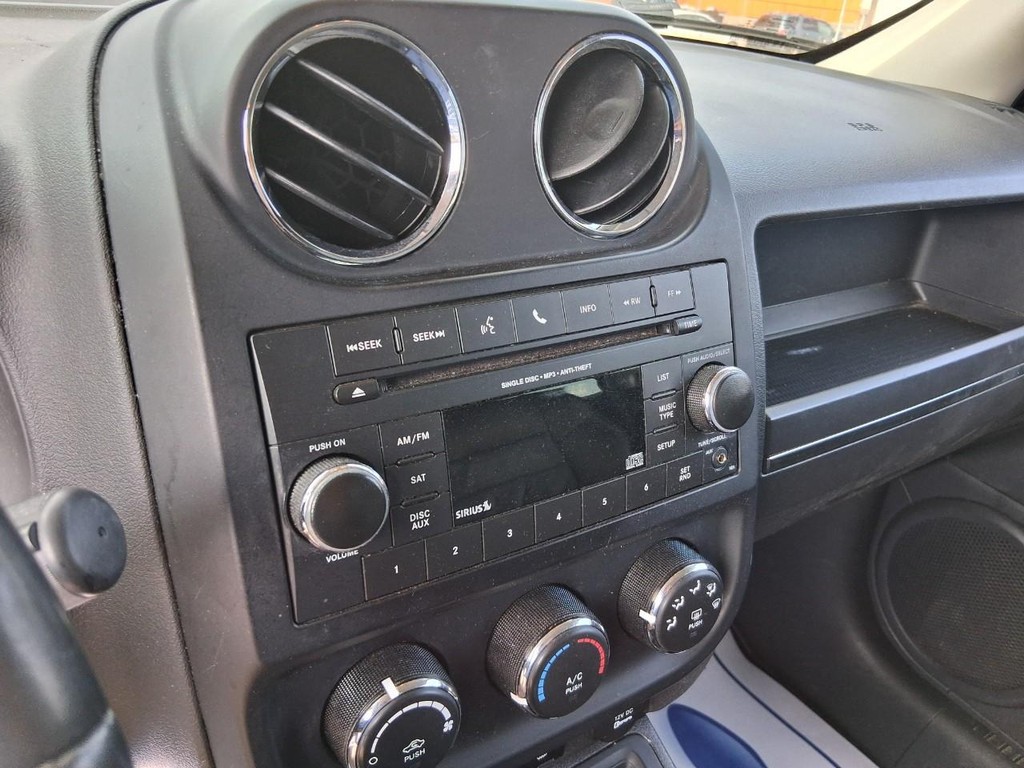 Jeep Patriot Vehicle Full-screen Gallery Image 17