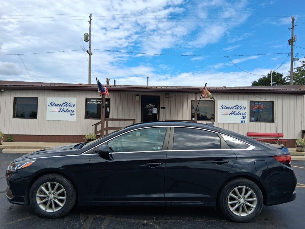 Hyundai Sonata Vehicle Full-screen Gallery Image 02