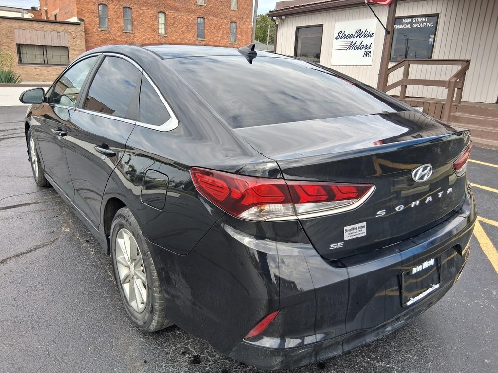 Hyundai Sonata Vehicle Full-screen Gallery Image 03