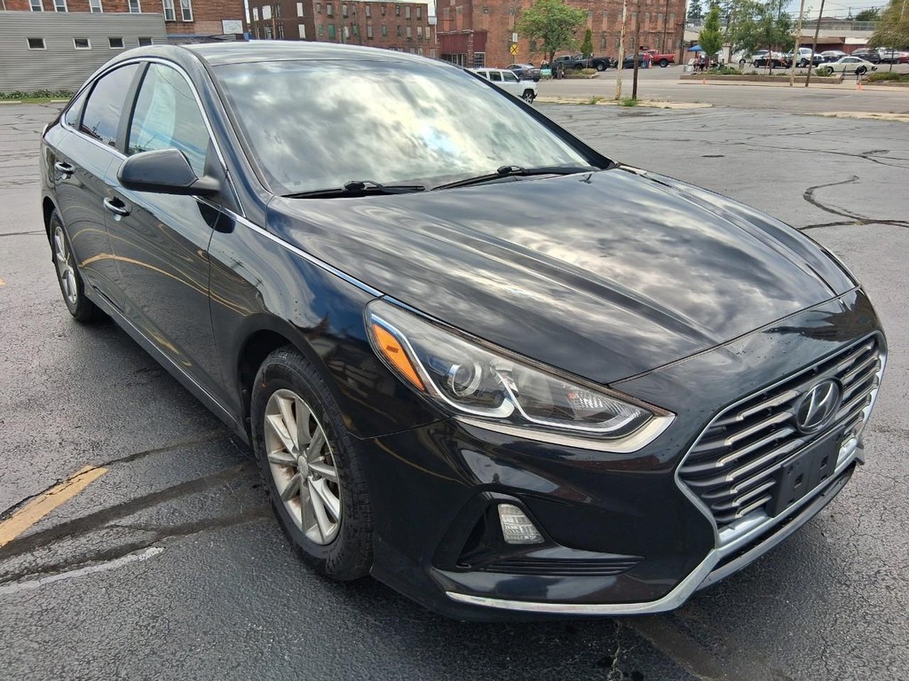 Hyundai Sonata Vehicle Full-screen Gallery Image 07