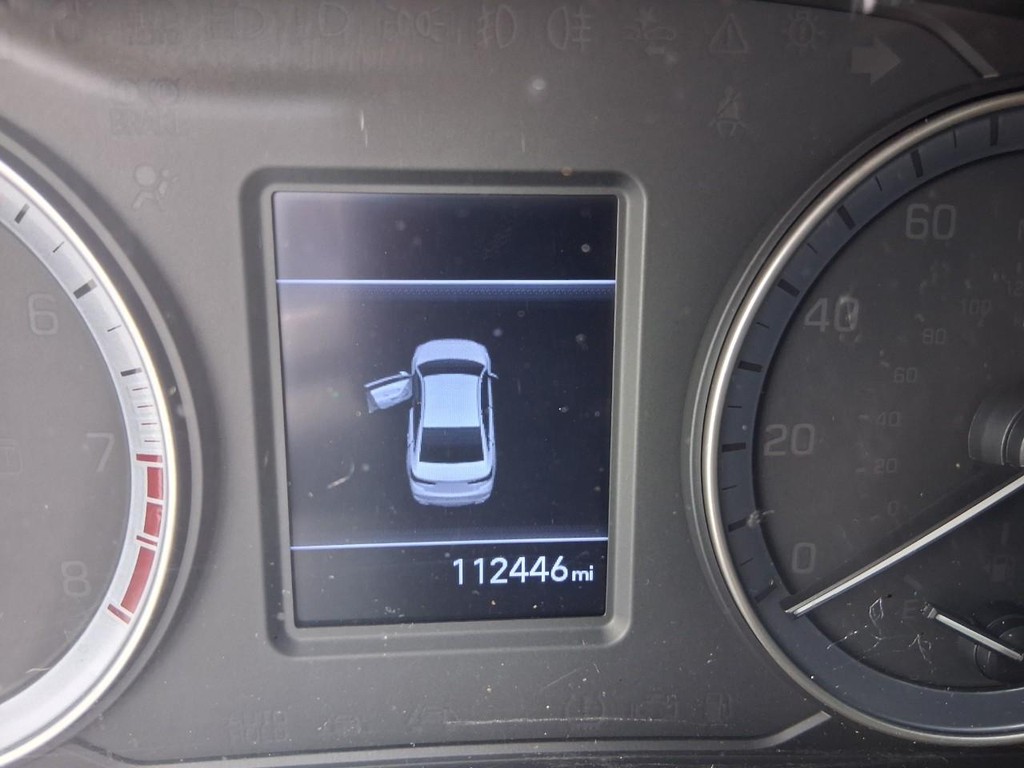 Hyundai Sonata Vehicle Full-screen Gallery Image 13