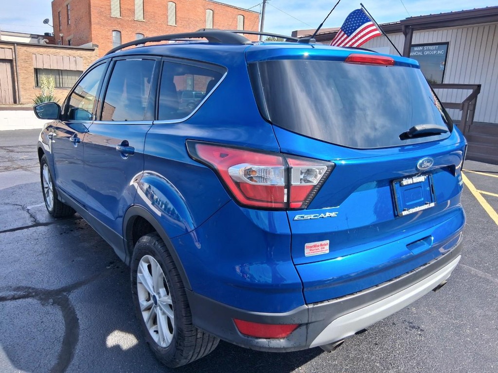 Ford Escape Vehicle Full-screen Gallery Image 03