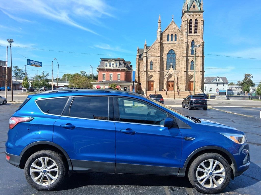 Ford Escape Vehicle Full-screen Gallery Image 06