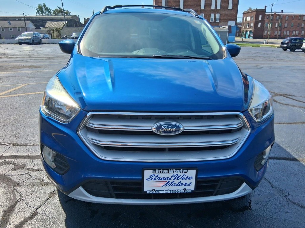 Ford Escape Vehicle Full-screen Gallery Image 08