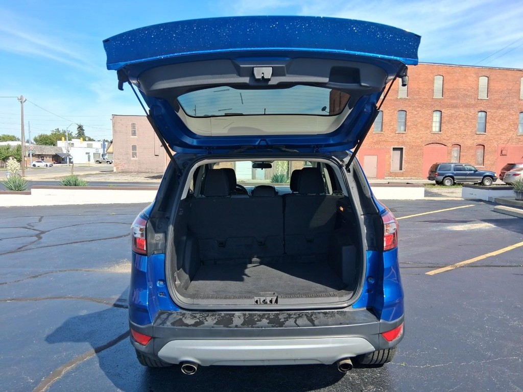 Ford Escape Vehicle Full-screen Gallery Image 12