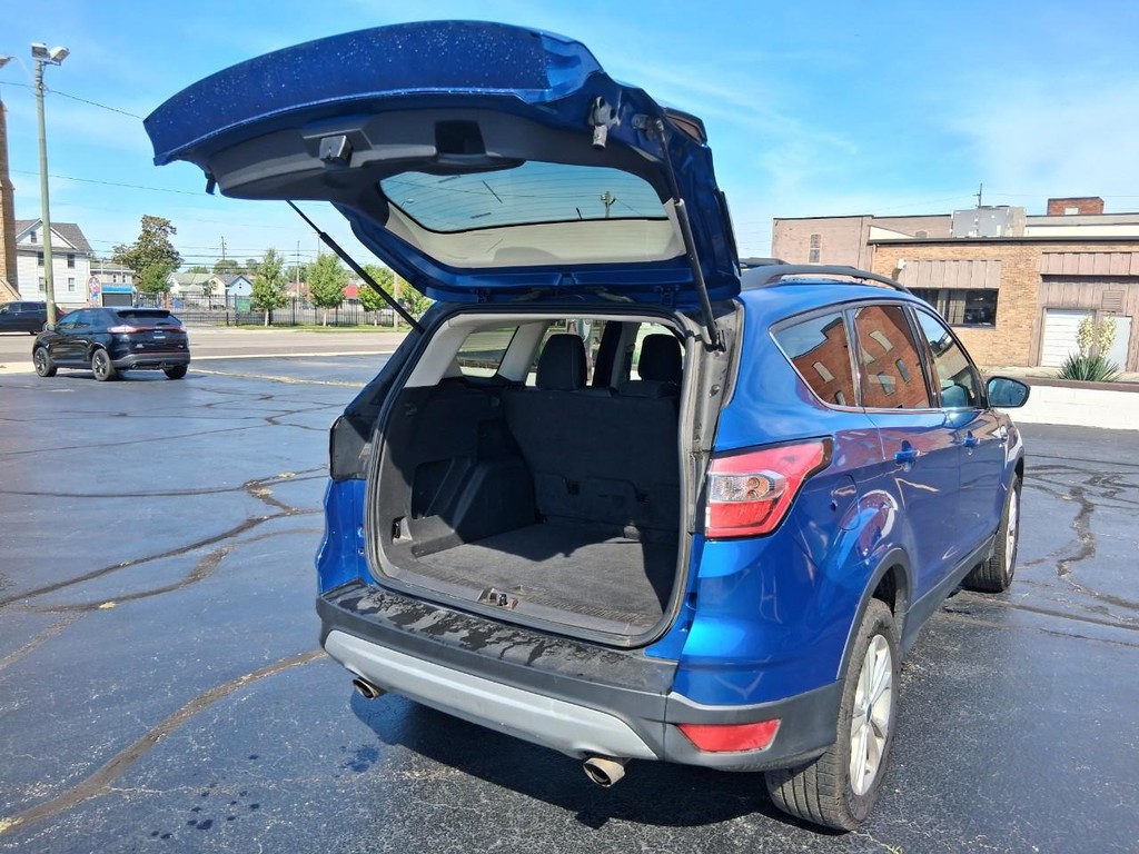 Ford Escape Vehicle Full-screen Gallery Image 13