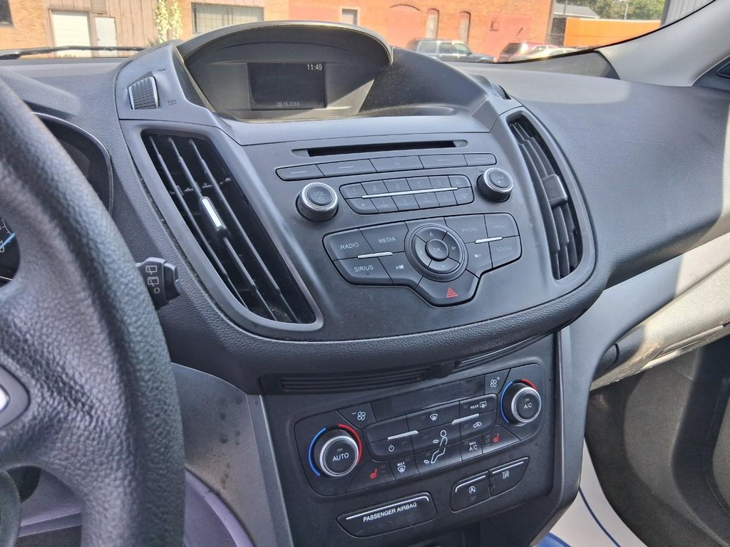 Ford Escape Vehicle Full-screen Gallery Image 17