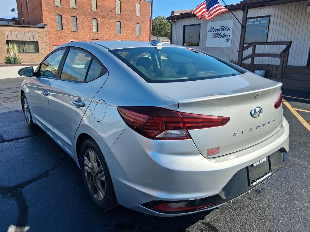 Hyundai Elantra Vehicle Full-screen Gallery Image 03