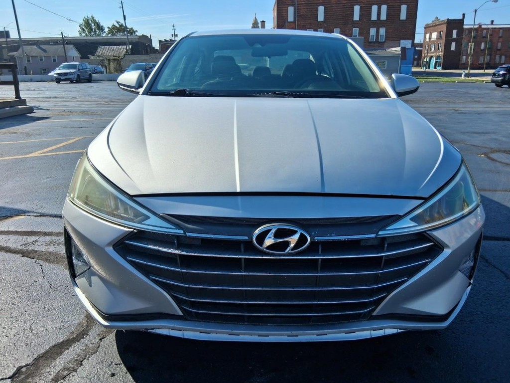 Hyundai Elantra Vehicle Full-screen Gallery Image 08