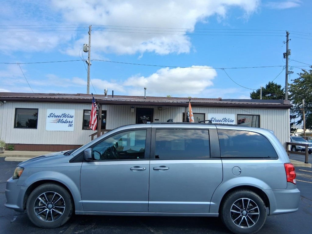 Dodge Grand Caravan Vehicle Full-screen Gallery Image 02