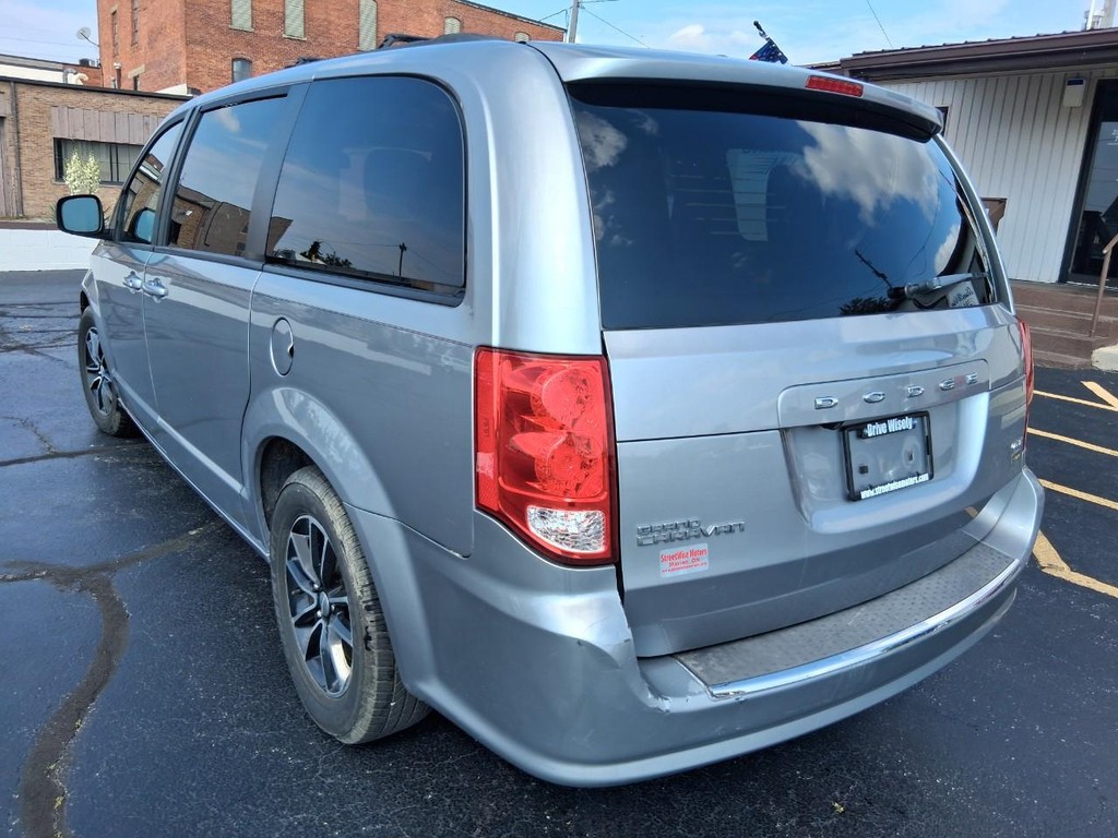 Dodge Grand Caravan Vehicle Full-screen Gallery Image 03