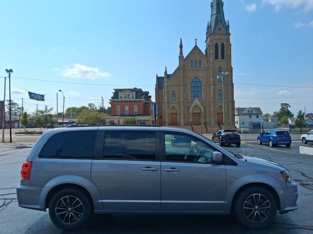 Dodge Grand Caravan Vehicle Full-screen Gallery Image 06