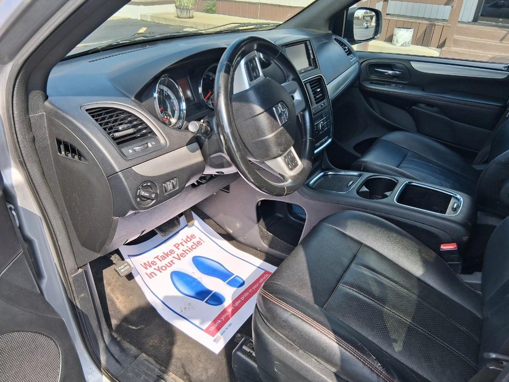 Dodge Grand Caravan Vehicle Full-screen Gallery Image 09