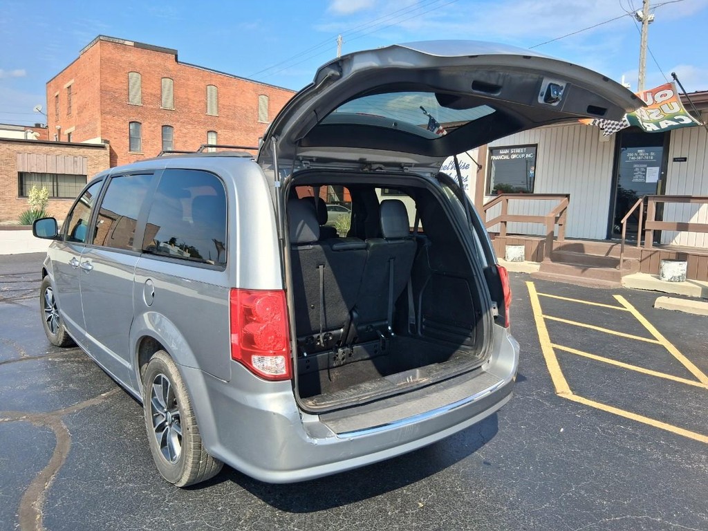 Dodge Grand Caravan Vehicle Full-screen Gallery Image 12