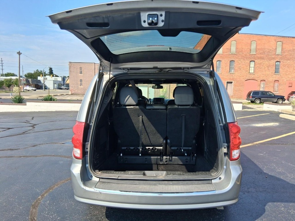 Dodge Grand Caravan Vehicle Full-screen Gallery Image 13