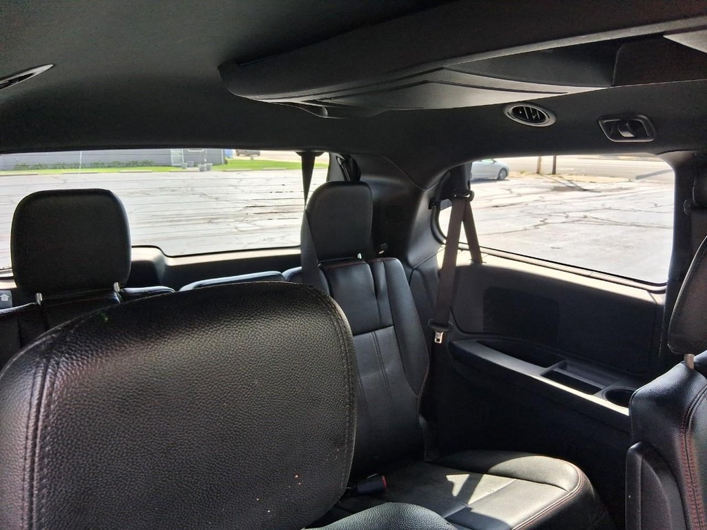 Dodge Grand Caravan Vehicle Full-screen Gallery Image 15