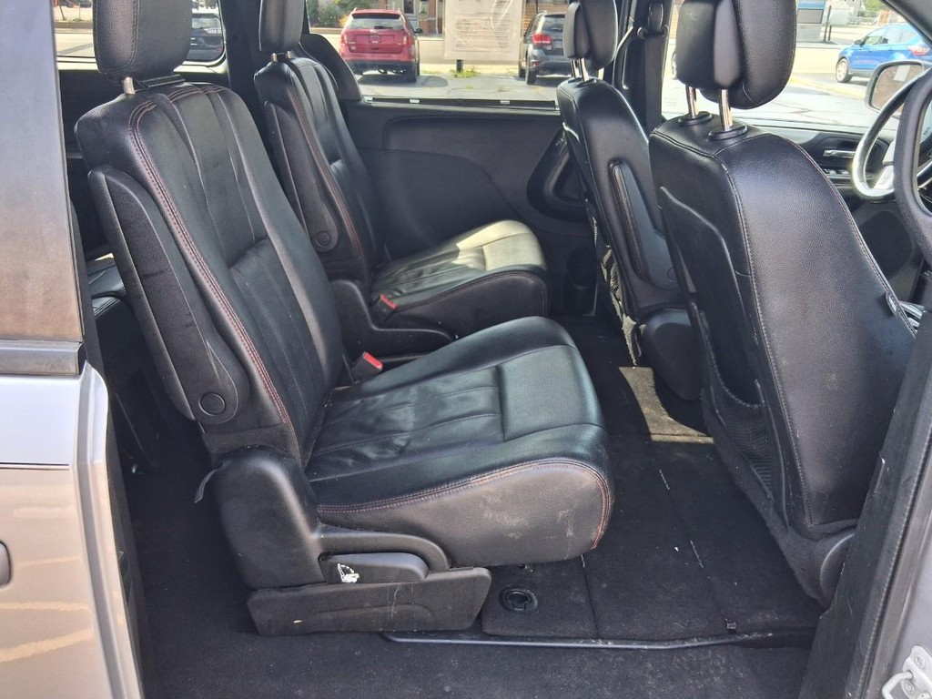 Dodge Grand Caravan Vehicle Full-screen Gallery Image 16